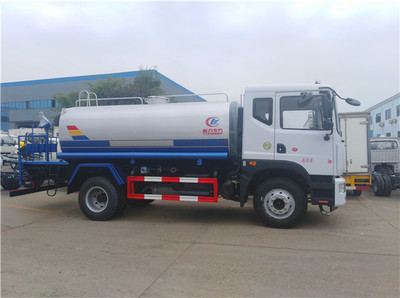 遼陽地區8方多功能灑水車價格解析與汽車物流指南